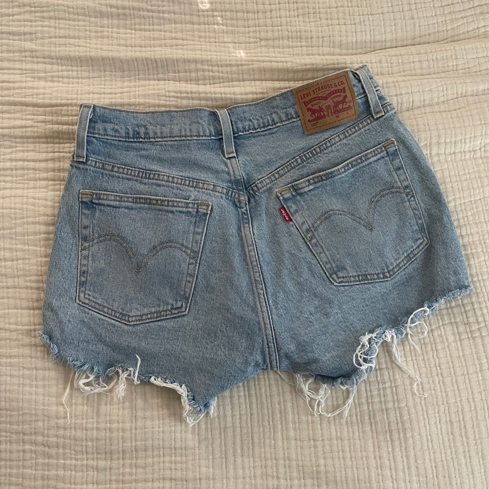 Levi's Women's light Blue Denim Shorts size 28